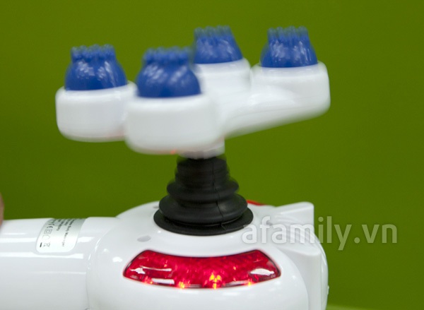 M&aacute;y massage to&agrave;n th&acirc;n cầm tay Buheung  10
