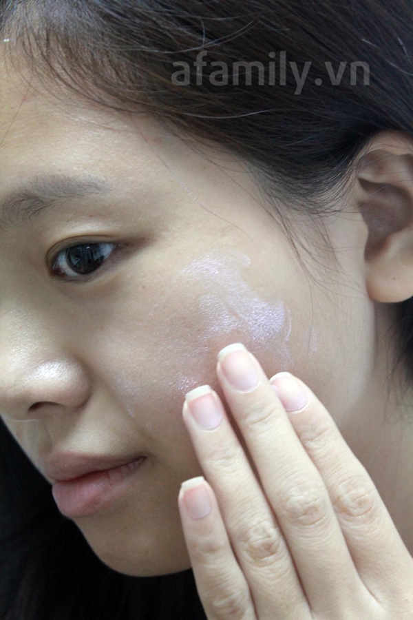 Sữa chống nắng Biore bảo vệ da mặt khỏi ánh nắng gắt 10