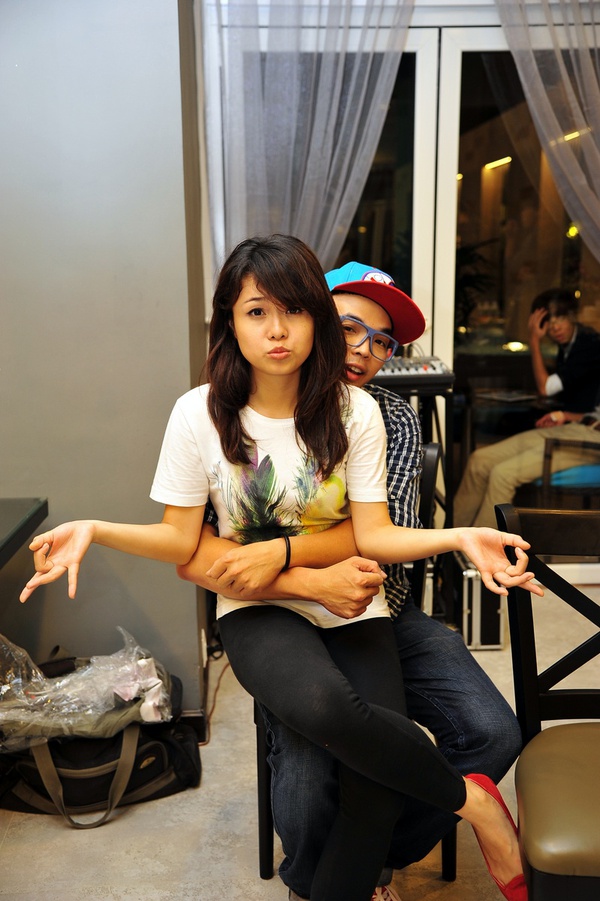 D&agrave;n th&iacute; sinh The Voice tiệc t&ugrave;ng linh đ&igrave;nh b&ecirc;n hồ bơi 26