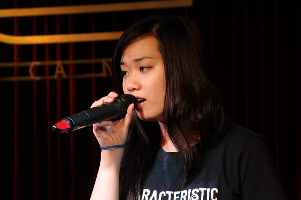 Đoan Trang mặt mộc luyện hát cùng thí sinh The Voice 8
