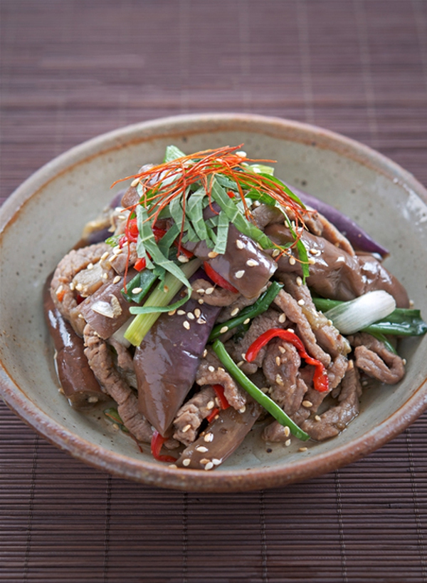 Thịt b&ograve; trộn c&agrave; t&iacute;m