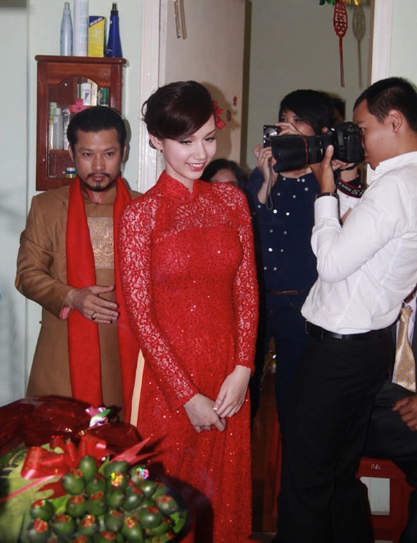 Những cô dâu của showbiz Việt diện áo dài trong ngày cưới hỏi 6 Những cô dâu của showbiz Việt diện áo dài trong ngày cưới hỏi 6