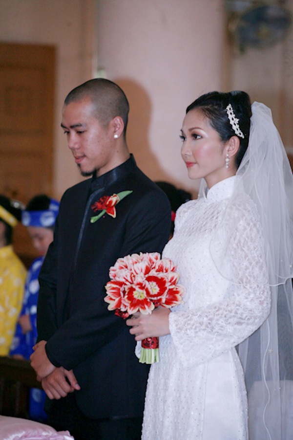 Những cô dâu của showbiz Việt diện áo dài trong ngày cưới hỏi 13 Những cô dâu của showbiz Việt diện áo dài trong ngày cưới hỏi 13
