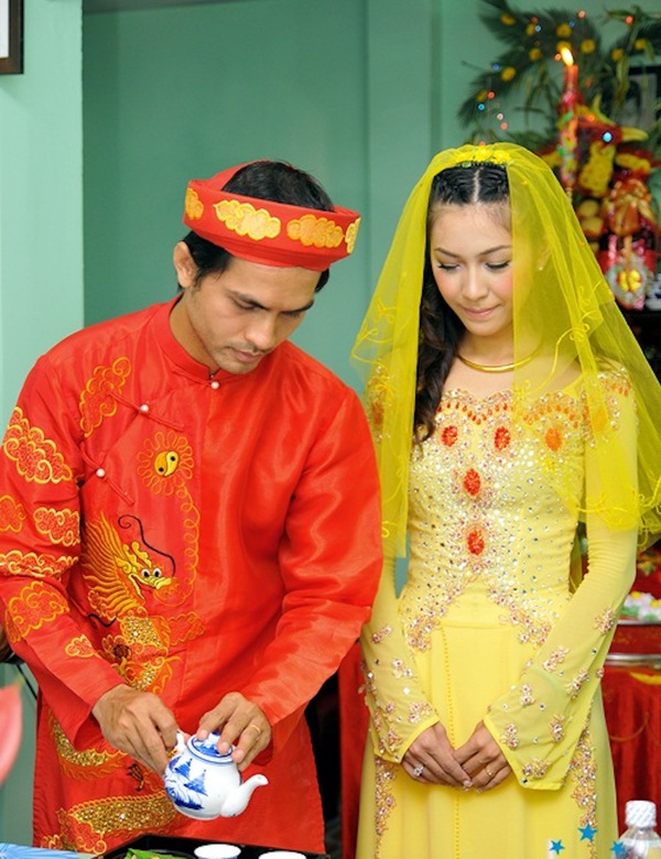 Những cô dâu của showbiz Việt diện áo dài trong ngày cưới hỏi 30 Những cô dâu của showbiz Việt diện áo dài trong ngày cưới hỏi 30