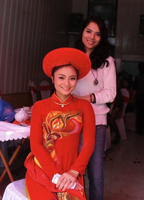 Những cô dâu của showbiz Việt diện áo dài trong ngày cưới hỏi 18 Những cô dâu của showbiz Việt diện áo dài trong ngày cưới hỏi 18