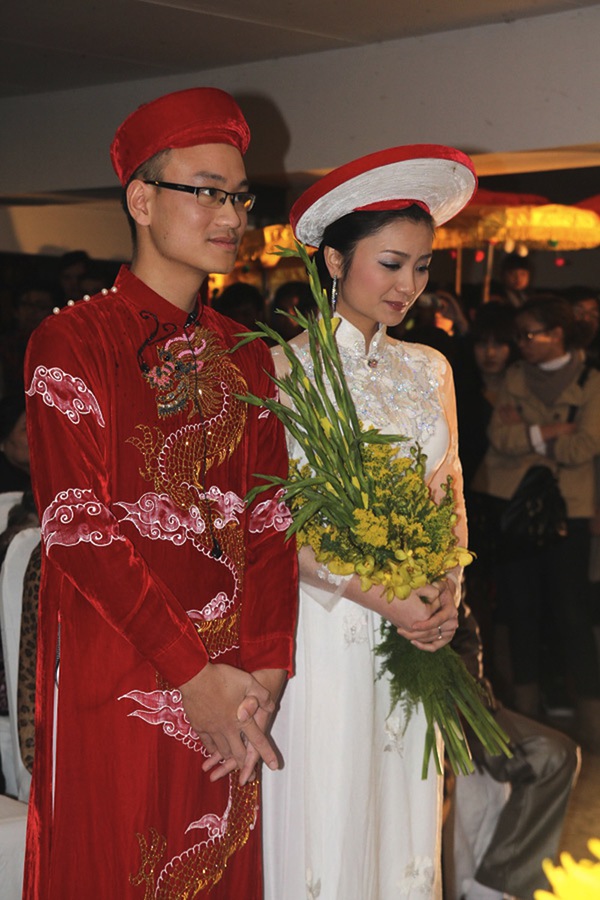Những cô dâu của showbiz Việt diện áo dài trong ngày cưới hỏi 19 Những cô dâu của showbiz Việt diện áo dài trong ngày cưới hỏi 19