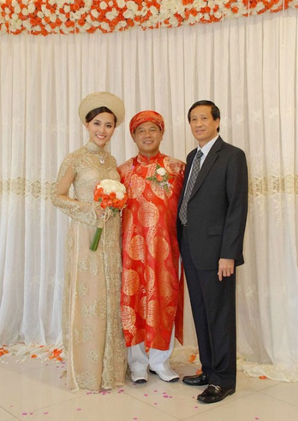 Những cô dâu của showbiz Việt diện áo dài trong ngày cưới hỏi 20 Những cô dâu của showbiz Việt diện áo dài trong ngày cưới hỏi 20