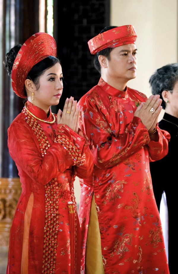 Những cô dâu của showbiz Việt diện áo dài trong ngày cưới hỏi 27 Những cô dâu của showbiz Việt diện áo dài trong ngày cưới hỏi 27