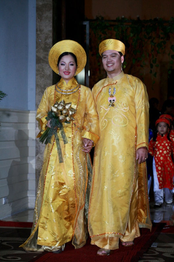 Những cô dâu của showbiz Việt diện áo dài trong ngày cưới hỏi 28 Những cô dâu của showbiz Việt diện áo dài trong ngày cưới hỏi 28