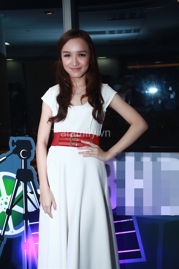 Hương Giang Idol diện đầm ren đỏ nổi bật 14
