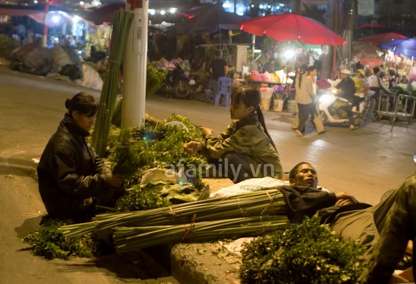 Chợ hoa đêm Hà Nội dịp 20-10: Một ngày nhìn lại 11