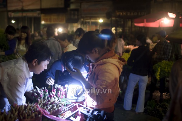 Chợ hoa đêm Hà Nội dịp 20-10: Một ngày nhìn lại 9