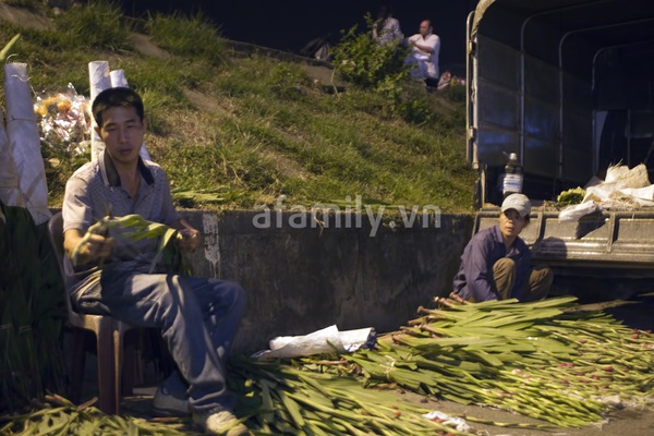 Chợ hoa đêm Hà Nội dịp 20-10: Một ngày nhìn lại 5