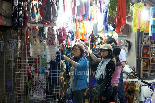 Người H&agrave; Nội co ro trong gi&oacute; lạnh đầu m&ugrave;a 16