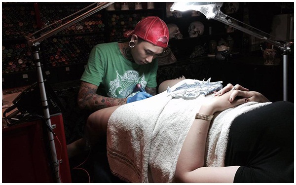 Hình xăm chỗ nhạy cảm  Tattoo Gà