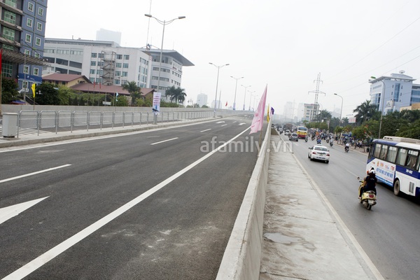 Trước giờ thông xe tuyến đường trên cao chỉ dành cho ô tô 3 Trước giờ thông xe tuyến đường trên cao chỉ dành cho ô tô 3