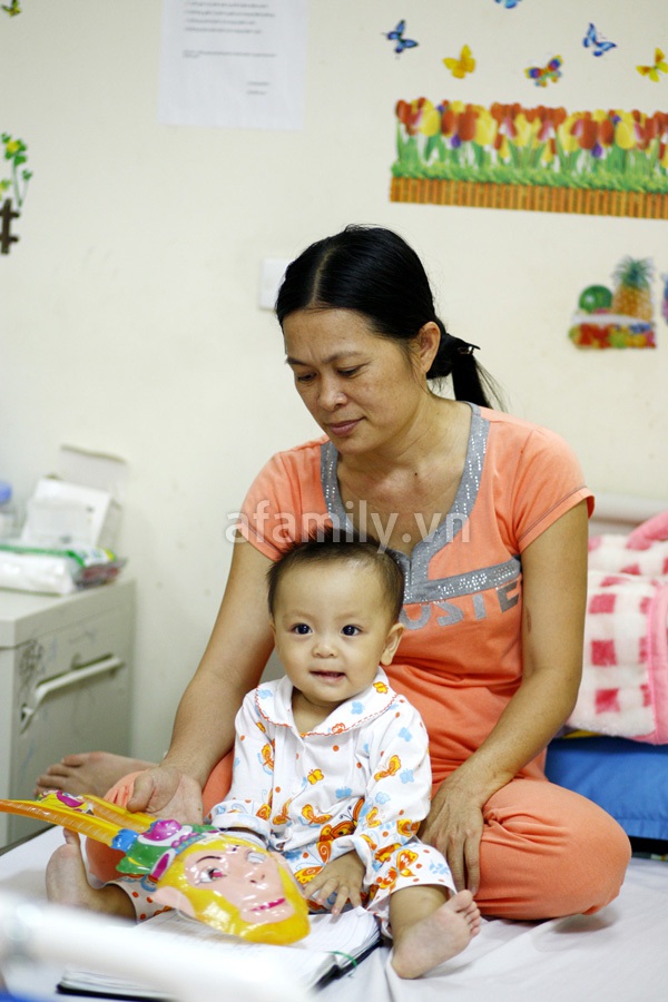Người l&iacute;nh Trường Sa v&agrave; c&ocirc; con g&aacute;i mắc bệnh hiểm ngh&egrave;o 4