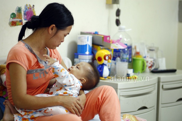 Người l&iacute;nh Trường Sa v&agrave; c&ocirc; con g&aacute;i mắc bệnh hiểm ngh&egrave;o 8