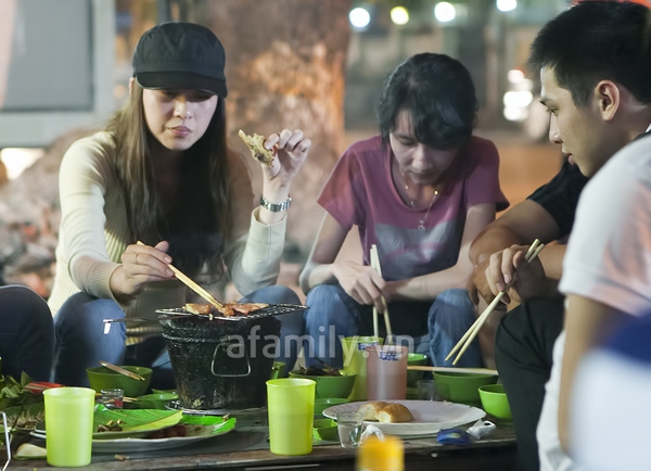 Giữa không gian Hà Nội nhớ vị nướng Sa Pa 15 Giữa không gian Hà Nội nhớ vị nướng Sa Pa 15
