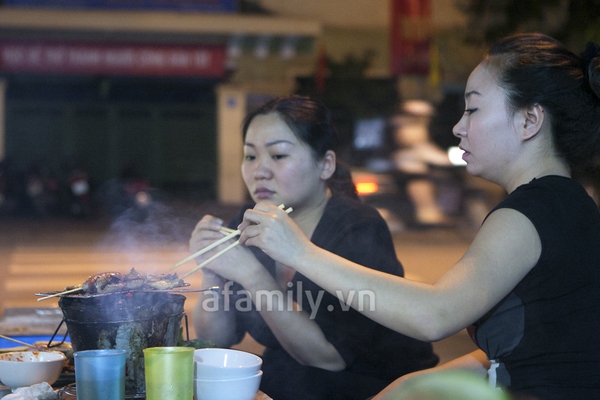 Giữa không gian Hà Nội nhớ vị nướng Sa Pa 3