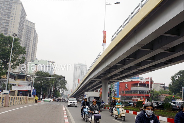 Cầu vượt L&ecirc; Văn Lương - đường L&aacute;ng trước ng&agrave;y th&ocirc;ng xe 12