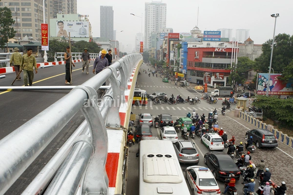 Cầu vượt Lê Văn Lương - đường Láng trước ngày thông xe 2