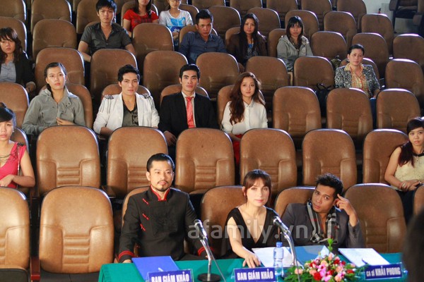 Bảo Anh lại đi thi h&aacute;t 13