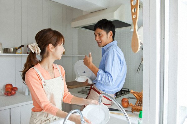 Tuyệt chi&ecirc;u &ldquo;n&iacute;u ch&acirc;n&rdquo; chồng ở nh&agrave; 1