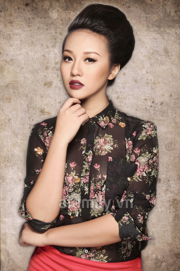 Trang điểm biến n&agrave;ng 