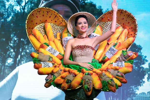 Trang phục dân tộc Việt độc lạ tại các cuộc thi sắc đẹp thế giới  - Ảnh 10.