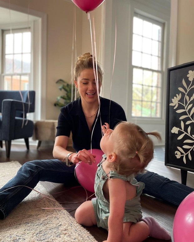 Amber Heard được cầu h&ocirc;n sau khi thua kiện Johnny Depp - Ảnh 5.