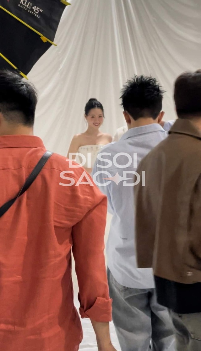 Midu lộ nhẫn cầu hôn giữa nghi vấn sắp lên xe hoa với doanh nhân? - Ảnh 4. Midu lộ nhẫn cầu hôn giữa nghi vấn sắp lên xe hoa với doanh nhân?- Ảnh 6.