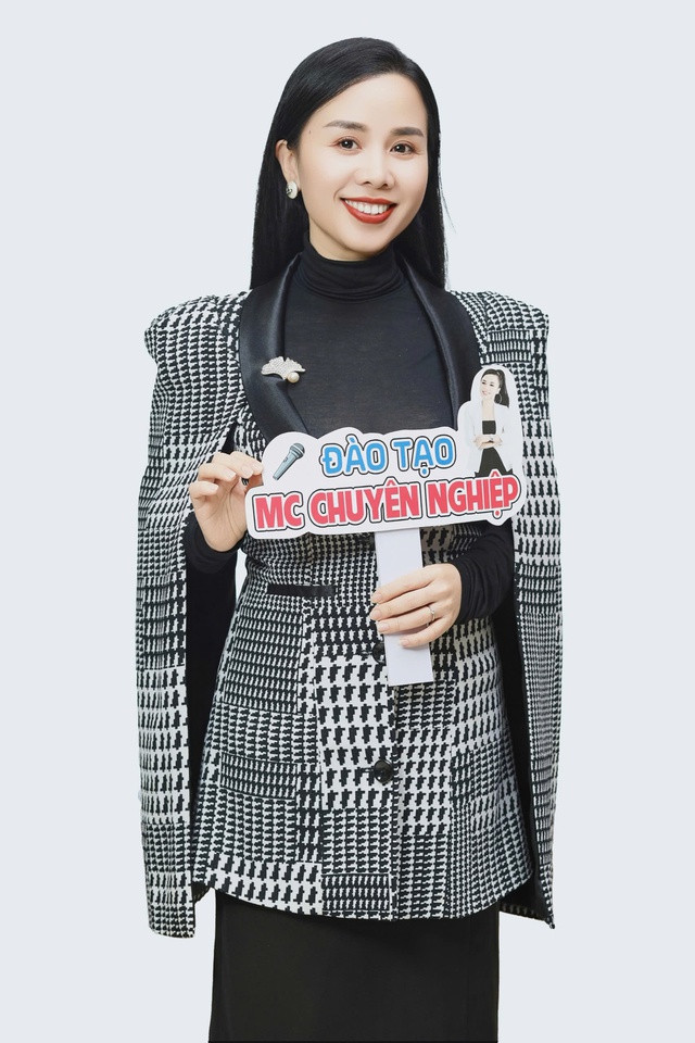 Từ người dẫn chuyện trên sân khấu đến người thắp lửa tự tin trong cuộc sống - Ảnh 5.