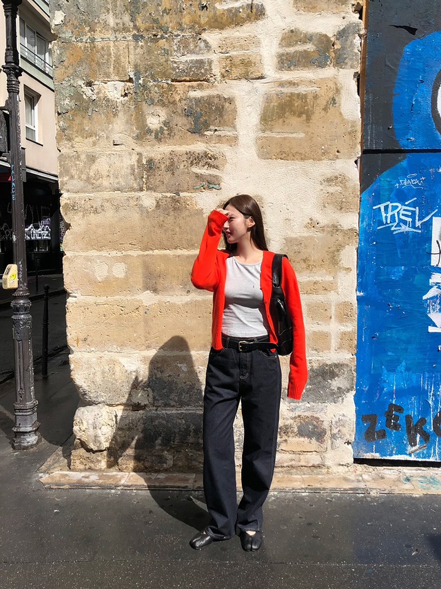 Mùa đông này màu đỏ vẫn rất hot: Gợi ý 10 cách phối đồ cực kỳ sang trọng, giúp bạn nổi bật giữa đám đông - Ảnh 3.