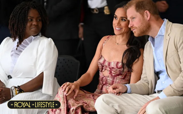 Dạo chơi trong vườn thôi mà Meghan cũng đeo vòng cổ nửa tỷ đồng - Ảnh 4. Dạo chơi trong vườn thôi mà Meghan cũng đeo vòng cổ nửa tỷ đồng - Ảnh 4.