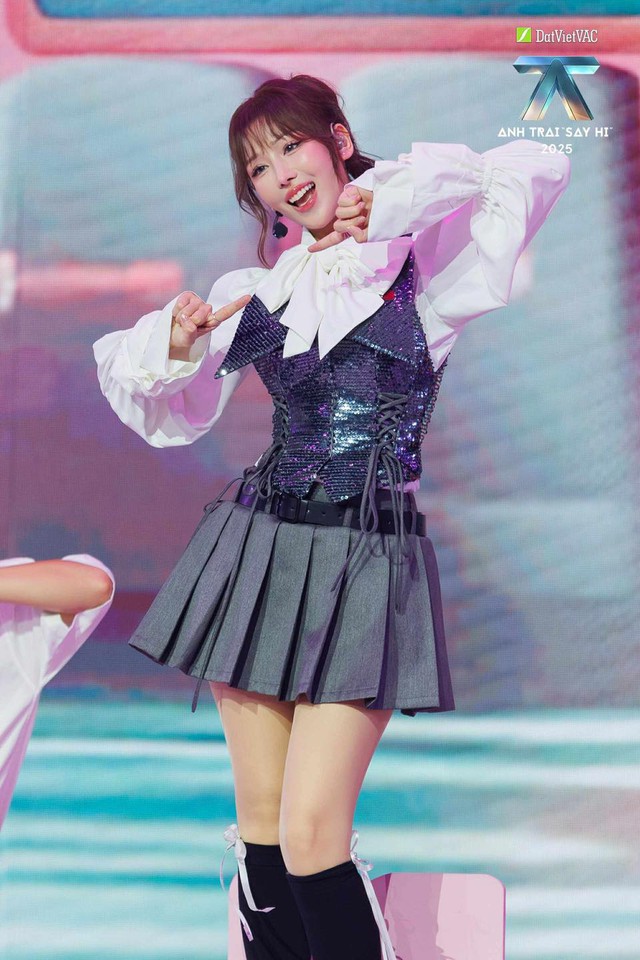 Tóc Tiên gọi Min là chị CĐM ngã ngửa vì bị nhan sắc không tuổi đánh lừa: Visual 