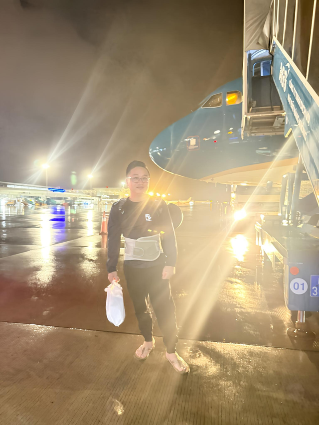 Từ Hà Nội vào Thái Nguyên rồi đến Nha Trang: Ông bố 6 con tiếp tục hành trình cứu trợ người dân giữa dòng nước lũ - Ảnh 3.