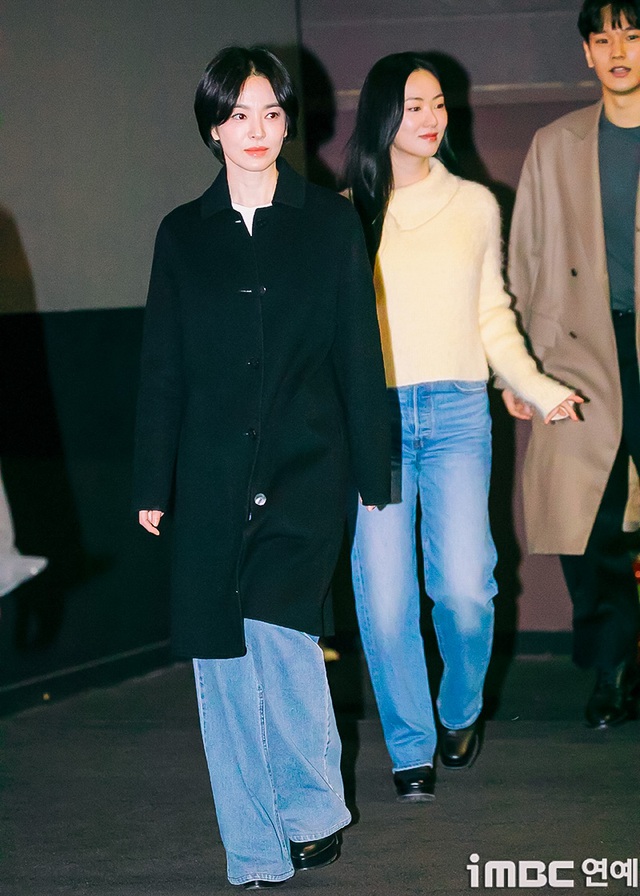 Mặc quần jeans theo phong cách tối giản: Song Hye Kyo chính là 