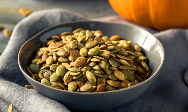 Gần đến Tết , đừng quên ăn hạt bí ngô mỗi ngày để cải thiện sức khỏe - Ảnh 4. Gần đến Tết , đừng quên ăn hạt bí ngô mỗi ngày để cải thiện sức khỏe - Ảnh 4.