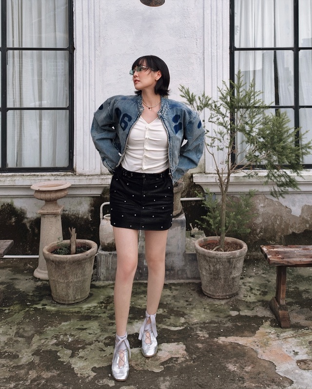 Riêng khoản diện trang phục ngắn, chị em cứ tham khảo 10 set đồ của mỹ nhân Việt vì sành điệu miễn bàn - Ảnh 1.