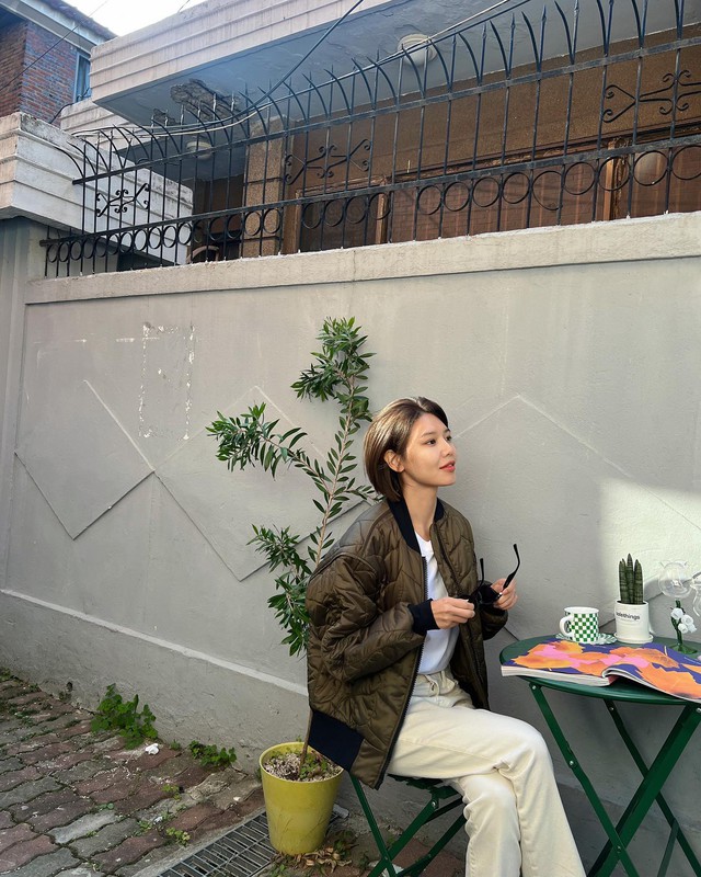 Thời trang U40 của Sooyoung: Bí quyết giúp Phụ nữ đẹp hơn qua từng set đồ - Ảnh 1. Thời trang U40 của Sooyoung: Bí quyết giúp Phụ nữ đẹp hơn qua từng set đồ - Ảnh 1.