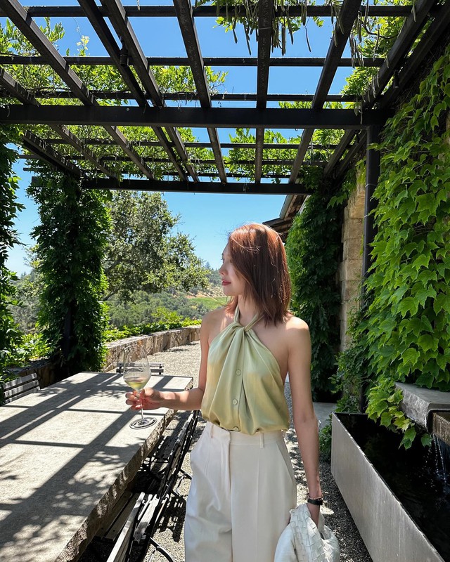 Thời trang U40 của Sooyoung: Bí quyết giúp Phụ nữ đẹp hơn qua từng set đồ - Ảnh 6. Thời trang U40 của Sooyoung: Bí quyết giúp Phụ nữ đẹp hơn qua từng set đồ - Ảnh 6.