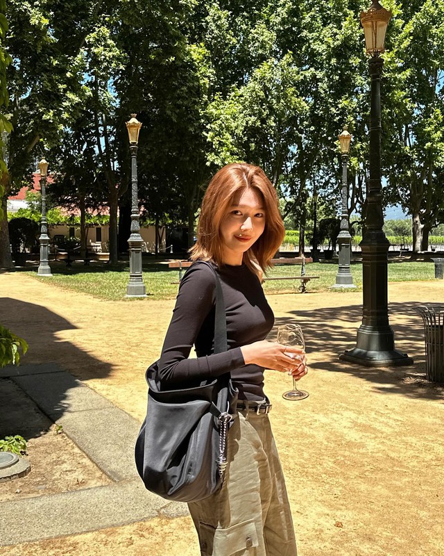 Thời trang U40 của Sooyoung: Bí quyết giúp Phụ nữ đẹp hơn qua từng set đồ - Ảnh 7. Thời trang U40 của Sooyoung: Bí quyết giúp Phụ nữ đẹp hơn qua từng set đồ - Ảnh 7.