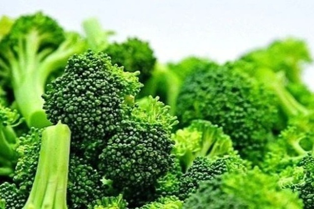 Ngày nào cũng ăn 1 loại rau, người phụ nữ 60 tuổi 10 năm không tái phát ung thư: Bác sĩ cũng bất ngờ vì một thứ biến mất - Ảnh 3.