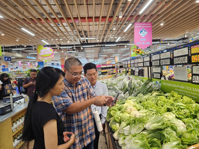 TP Hồ Chí Minh: Tăng hỗ trợ xúc tiến thương mại, mở rộng đường đi cho hàng Việt - Ảnh 2.