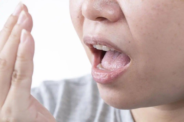 Thấy 1 dấu hiệu lặp lại suốt cả tháng, người phụ nữ phát hiện bị ung thư: 5 bất thường buổi sáng mà bác sĩ bảo