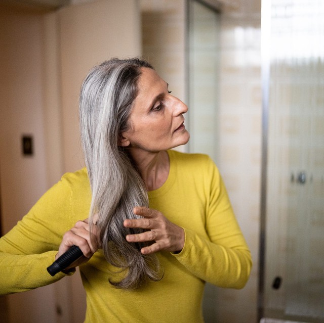 Cứ đổ lỗi cho stress, ai ngờ nguyên nhân mệt mỏi, da xấu, tóc rụng là do thiếu dưỡng chất này: 8 dấu hiệu phụ nữ rất dễ gặp - Ảnh 1.