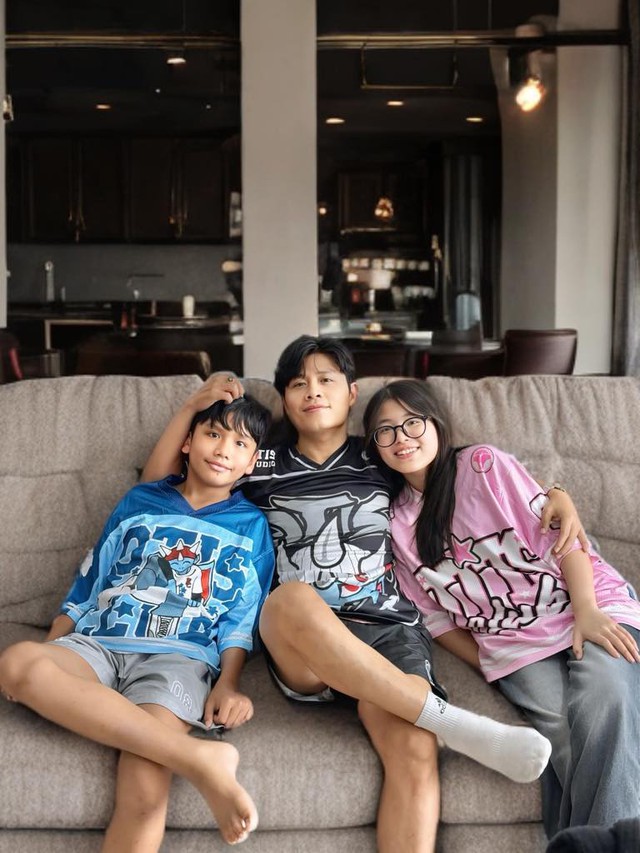 Đón con gái rượu về Việt Nam, nhạc sĩ Nguyễn Văn Chung