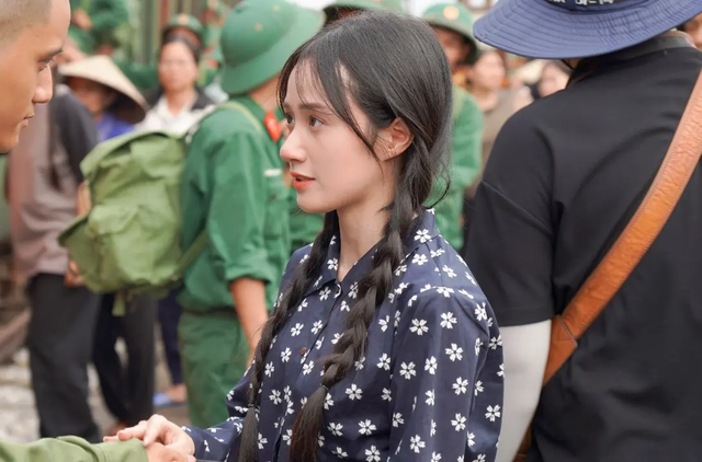 Nữ phụ phim Mưa Đỏ