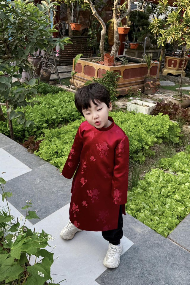 B&eacute; Bo - con trai H&ograve;a Minzy bị thu điện thoại sau m&agrave;n đăng status g&acirc;y b&atilde;o khắp MXH, d&acirc;n t&igrave;nh lại hồi hộp chờ ng&agrave;y b&eacute; 